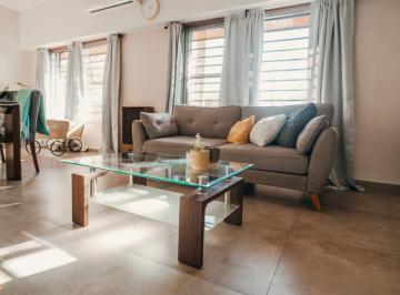 Casa · 250m² · 5 Ambientes · 1 Cochera · Casa en Venta 5 Ambientes Reciclada Haedo Sur