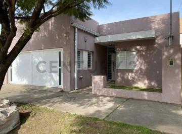 Casa · 137m² · 3 Ambientes · 2 Cocheras · Casa en Venta en Rafaela, Barrio Pizzurno