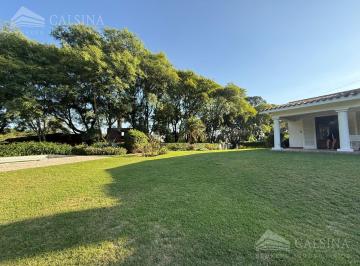 Casa · 250m² · 4 Dormitorios · 2 Cocheras · Casa en Venta Villa Allende Golf