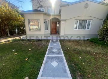Casa · 260m² · 5 Ambientes · 2 Cocheras · Vendo Casa en Barrio Club de Campo - Guaymallen - Mendoza