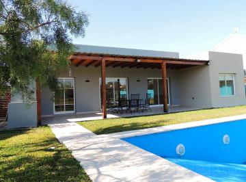 Casa · 127m² · 7 Ambientes · 1 Cochera · Apto Credito. 3 Dorm. y Servicio.
