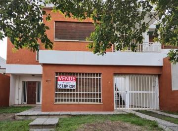 Casa de 6 ambientes, Córdoba · Apta Credito/altos de Villa Cabrera /casa en Venta 4 Dorm/cochera/patio Amplio