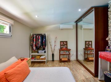 Casa · 200m² · 6 Ambientes · 1 Cochera · Casa en Ensenada - 4 Dorm., Jardín y Pileta - Moreno Esq. Don Bosco