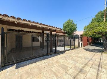 Casa · 130m² · 3 Ambientes · 2 Cocheras · Venta Chalet Casa Lote Propio 3 Ambientes con Cochera Para 2 Autos y Patio
