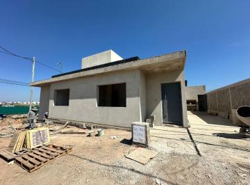 Casa · 123m² · 3 Ambientes · 2 Cocheras · Duplex en Venta Rincones de Manantiales