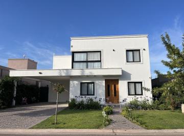 Casa de 6 ambientes, Luján de Cuyo · Exclusiva Casa en Venta