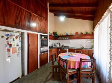 Casa · 216m² · 6 Ambientes · 2 Cocheras · Casa en Venta La Plata de 3 Dorm., quincho y Pileta 19 Entre 67 y 68 - 600 m² de Lote - Apta