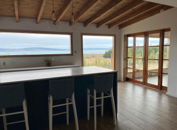 Casa de 4 ambientes, El Calafate · Casa 4 Dorm. con Vista Panorámica Al Lago Argentino – Campo de Invierno