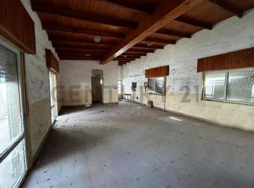 Casa · 255m² · 9 Ambientes · 1 Cochera · Casa de 5 Dorm en Ensenada - Oportunidad Comercial!