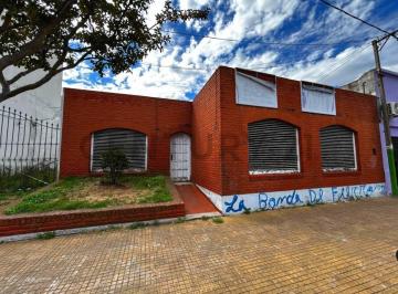 Casa · 255m² · 9 Ambientes · 1 Cochera · Casa de 5 Dorm en Ensenada - Oportunidad Comercial!