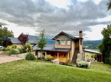 Casa · 250m² · 7 Ambientes · 2 Cocheras · Importante Casa con Vistas Unicass en Faldeos de Chapelco - San Martin de Los Andes