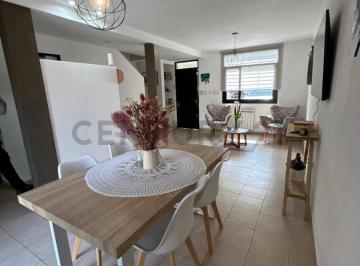 Casa · 77m² · 3 Ambientes · Venta Duplex Tolosa La Plata