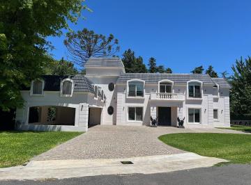Casa · 800m² · 8 Ambientes · 1 Cochera · Casa en Venta en Highland Park Cc, Pilar, G. B. a. Zona Norte