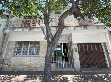 Casa · 190m² · 5 Ambientes · 1 Cochera · Casa en Venta 4 Dorm. Barrio Pueyrredon