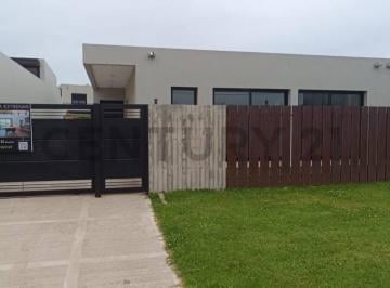 Casa · 140m² · 5 Ambientes · 2 Cocheras · Casa en Venta en El Quimilar a Estrenar de 3 Dorm.
