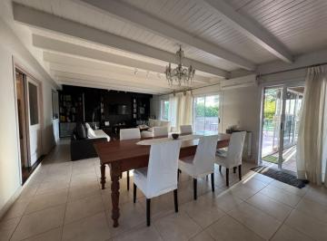Casa · 309m² · 10 Ambientes · 2 Cocheras · Alquilo Casa en Chacras de La Villa 2 Dorm - 1 Planta - Villa Allende