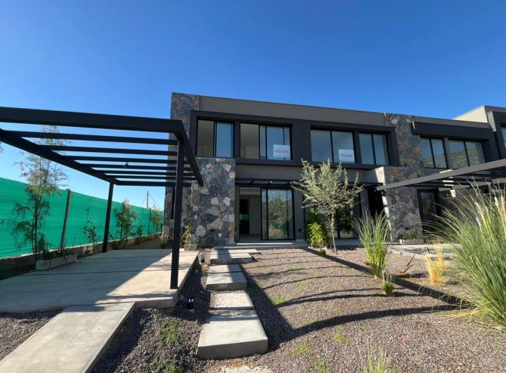 Casa · 115m² · 4 Ambientes · 1 Cochera