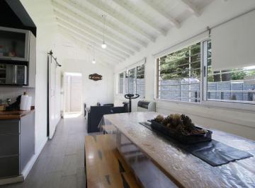 Casa · 74m² · 4 Ambientes · 1 Cochera · Venta de Casa con Pileta - Moreno