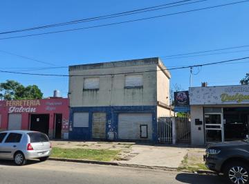 Local comercial · 187m² · 6 Ambientes · Local en Juan Jose Paso Al 6600, Local con 2 Viviendas, Espacio Verde
