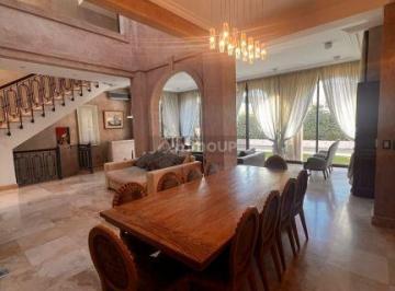 Casa de 5 ambientes, Ciudad de Mendoza · Casa Dalvian, Categoría, 3 Dorm, 4 Baños, Escritorio, Jardín, Cochera, Piscina