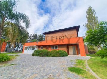 Casa · 560m² · 5 Dormitorios · Casa en Venta. Haras del Sur I