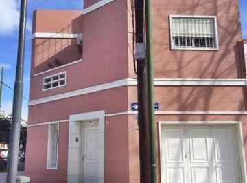 Casa · 220m² · 4 Ambientes · 1 Cochera · Amplia Casa en Flores Norte - Toma Permuta en Caba o La Costa!