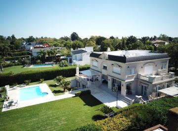 Casa · 510m² · 7 Ambientes · 6 Cocheras · Casa en Venta Abril Club de Campo