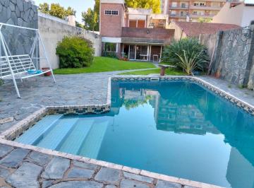 Casa · 240m² · 4 Ambientes · 2 Cocheras · Casa en Venta