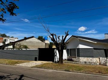 Casa de 5 ambientes, Hurlingham · ¡Retasado! Oportunidad. Propiedad con Dos Lotes, Apto Crédito
