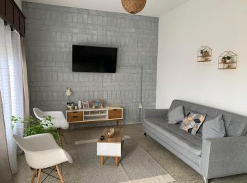 Casa · 123m² · 6 Ambientes · 1 Cochera · Venta Casa con Renta 3 Dorm. en Las Piedras