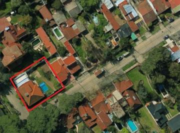 Casa · 213m² · 4 Ambientes · Chalet Sobre 2 Lotes en Barrio Los Cedros