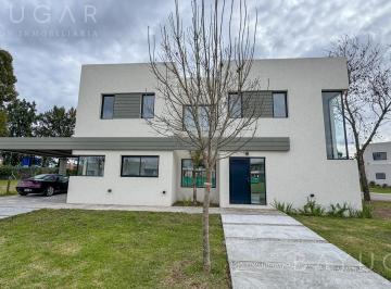 Casa · 164m² · 5 Ambientes · 2 Cocheras · Venta Casa en El Barrio Privado Santo Tomás - Pilar