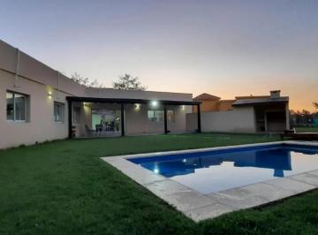 Casa · 160m² · 6 Ambientes · 2 Cocheras · Casa en El Canton, Barrio Islas