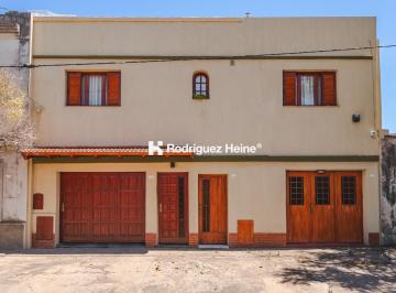 Casa · 80m² · 4 Ambientes · 1 Cochera · Casa en Planta Alta, a La Venta, Gorriti 1113