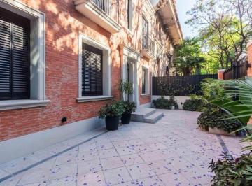 Casa · 363m² · 7 Ambientes · 2 Cocheras · Impecable Casa en Venta en Barrio Parque.