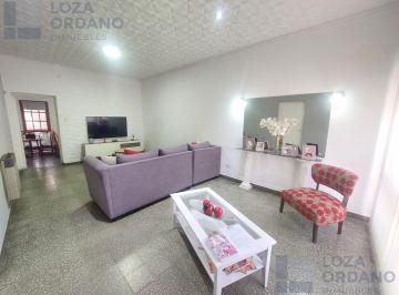 Casa · 121m² · 3 Ambientes · 2 Cocheras · Casa en Barrio Pueyrredon 2 Dorm