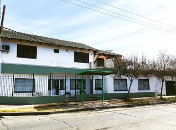 Casa · 182m² · 8 Ambientes · 1 Cochera · Venta Casa de 3 Dorm. en Villa Gobernador Galvez