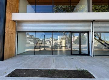 Local comercial · 203m² · 2 Ambientes · 1 Cochera · Local en Venta en Av 13 y 520 de 203 m Tolosa