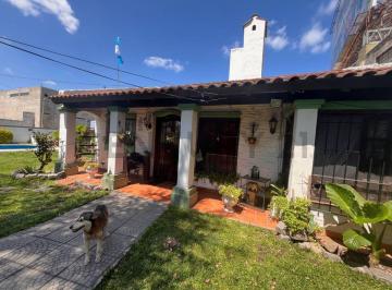 Casa · 125m² · 4 Ambientes · 2 Cocheras · Casa en Venta en Hurlingham