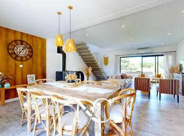 Casa · 200m² · 4 Ambientes · 1 Cochera · Casa en Venta en Costa Esmeralda Fondo Al Golf