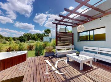 Casa · 200m² · 4 Ambientes · 1 Cochera · Casa en Venta en Costa Esmeralda Fondo Al Golf