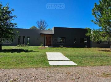 Casa · 165m² · 4 Ambientes · Casa en Venta en Comarcas de Lujan, Luján, G. B. a. Zona Oeste