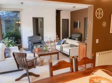 Casa · 188m² · 5 Ambientes · 2 Cocheras · Casa Venta Apto Credito Seguridad 3 Dorm. Piscina