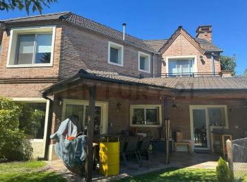 Casa · 185m² · 4 Ambientes · 4 Cocheras · Venta Casa 3 Dorm. con Pileta y Jardín en Barrio Barrancas de San José, General Pacheco, Corre