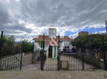 Casa de 5 ambientes, Villa Carlos Paz · Casa de 2 Dor + Dpto a Remodelar en B° Malvinas - Carlos Paz. a Remoledar