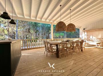 Casa · 310m² · 6 Ambientes · 4 Cocheras · Casa en Venta Costa Esmeralda, Marítimo III