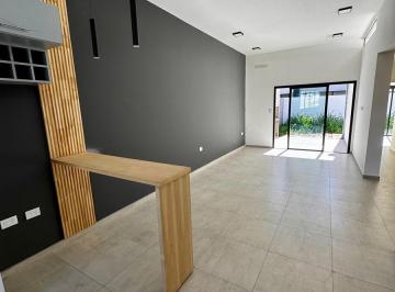 Casa · 85m² · 3 Ambientes · 2 Cocheras · Casa en Venta de 2 Dorm. en Prados de Manantiales