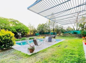 Casa · 400m² · 6 Ambientes · 4 Cocheras · Casa en Venta de 4 Dorm., Lomas de La Carolina. Recibo Menor