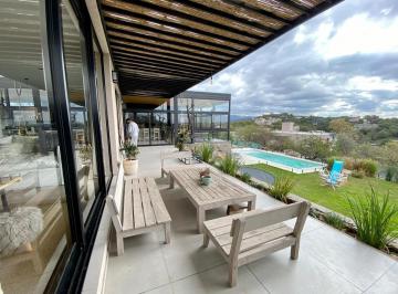 Casa · 320m² · 8 Ambientes · 2 Cocheras · Casa en Venta de 5 Dorm. en Country Estancia Q2, con Vistas!