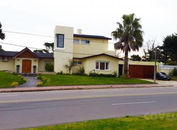 Casa · 1200m² · 6 Ambientes · 2 Cocheras · Venta Ó Alquiler Casa de 4 Dorm. con Piscina y Playroom, Playa Mansa